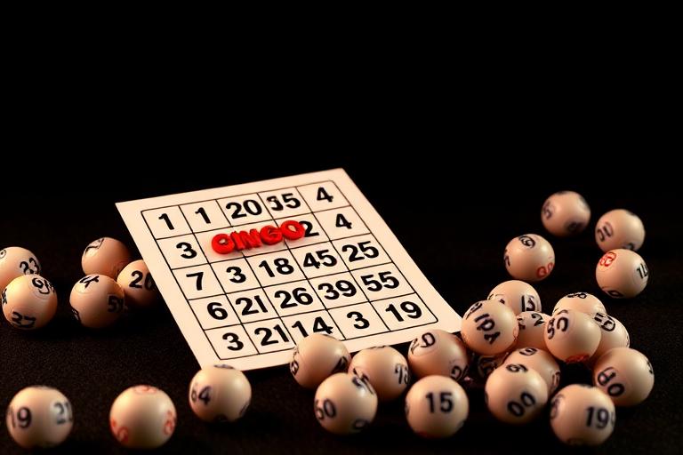 Bingo — 75 balls · auto-daub cards